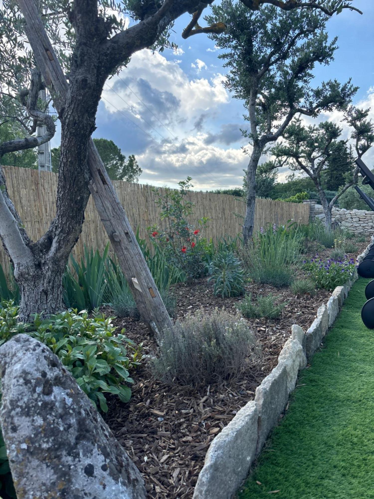 Les Juliens Lägenhet Gordes Exteriör bild